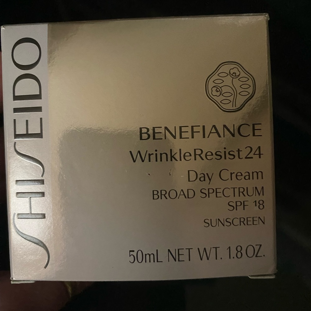 Shiseido Benefiance WrinkleResist24 Day Cream - Silver